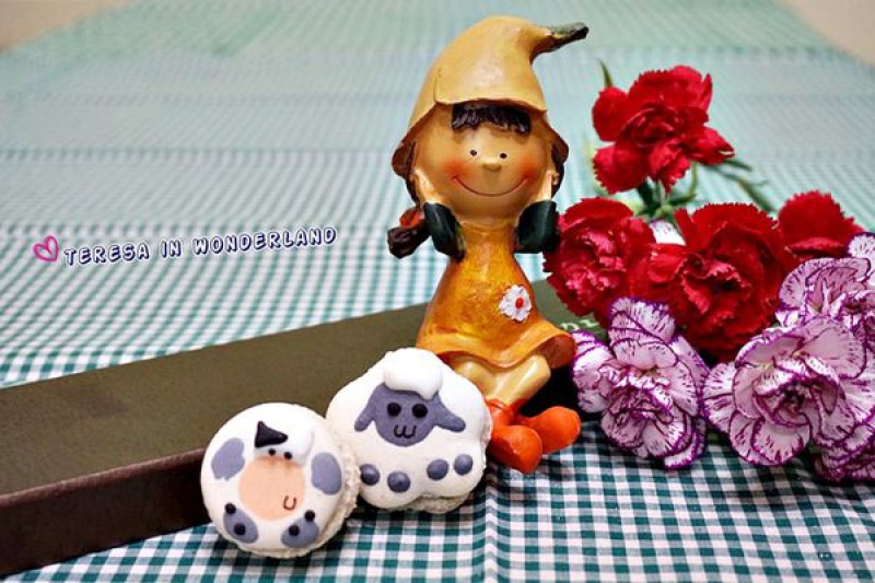 [網購宅配] Nina妮娜巧克力工坊-伴手禮 食尚玩家推薦!! ????來自清境~超卡哇伊 草原系列牛羊造型馬卡龍???? 天蒼蒼野茫茫，風吹草低見牛羊❤咩~~~