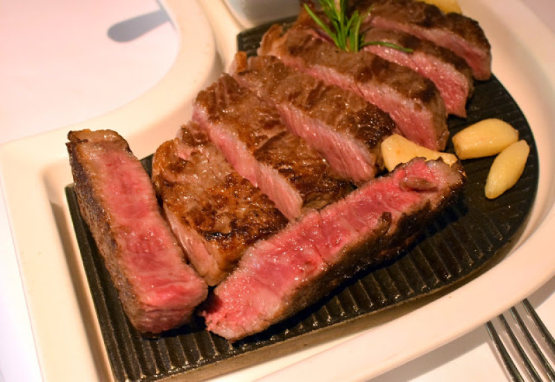 [食記] 歐華地中海牛排館。牛排達人郭榮宗主廚--美國濕式熟成45天極黑神戶肋眼牛排!