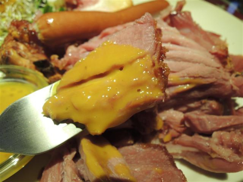 板橋 新埔站 WORTHY活西美式餐飲 德國豬腳 山苦瓜素食漢堡 美式料理甚麼都吃得到 還有大電視喔