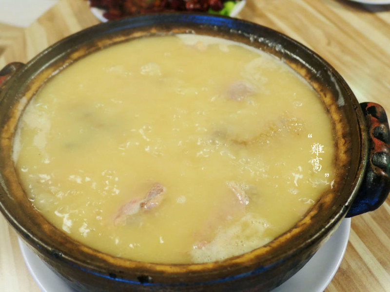 台北大安—雞窩餐廳｜雞湯名店 土雞與蹄膀的黏膩交織｜信義安和站