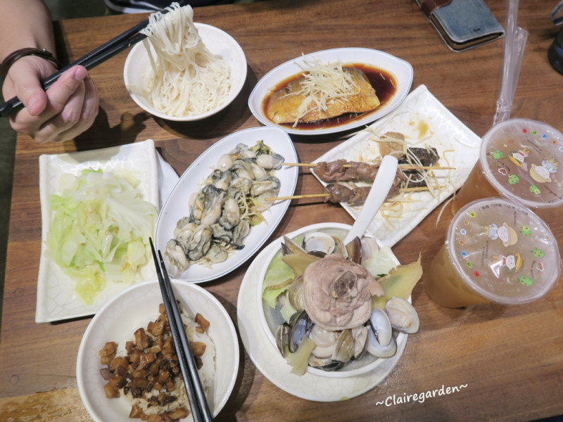 台北 捷運善導寺站 雙月食品社~滿出來的雞湯X新鮮海味之每日限量美味