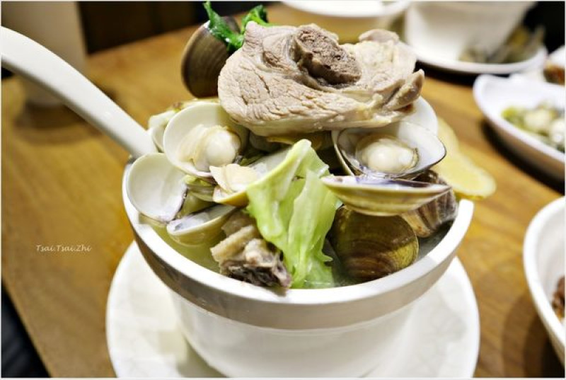 [台北中正]雙月食品社|嚴選上等好食材，堅守傳統好味，養身補身的湯品專家|蛤蜊燉雞湯、何首烏燉雞湯、鮮蚵乾麵、滷肉飯、中藥滷味(近捷運善導寺站2號出口)