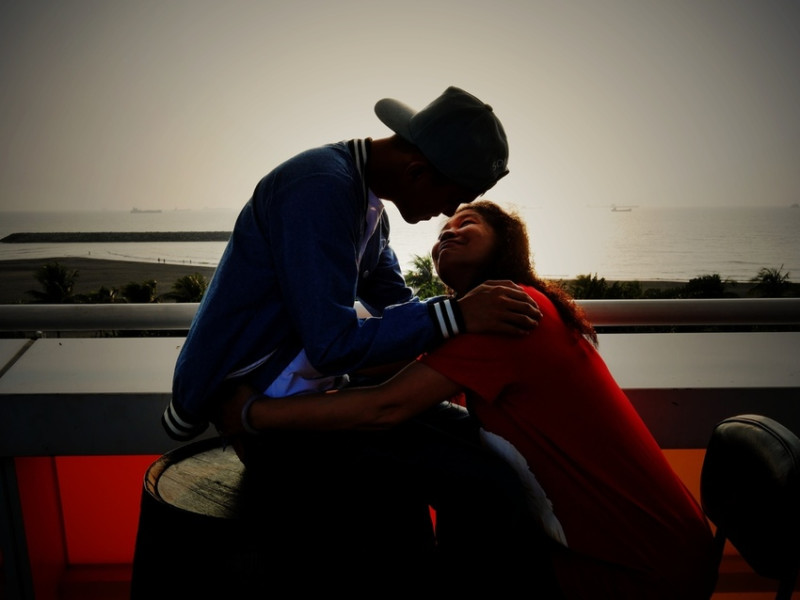 高雄。旗津住宿│旗津道沙灘酒店.夕陽的美景就在眼前西下.彩虹教堂