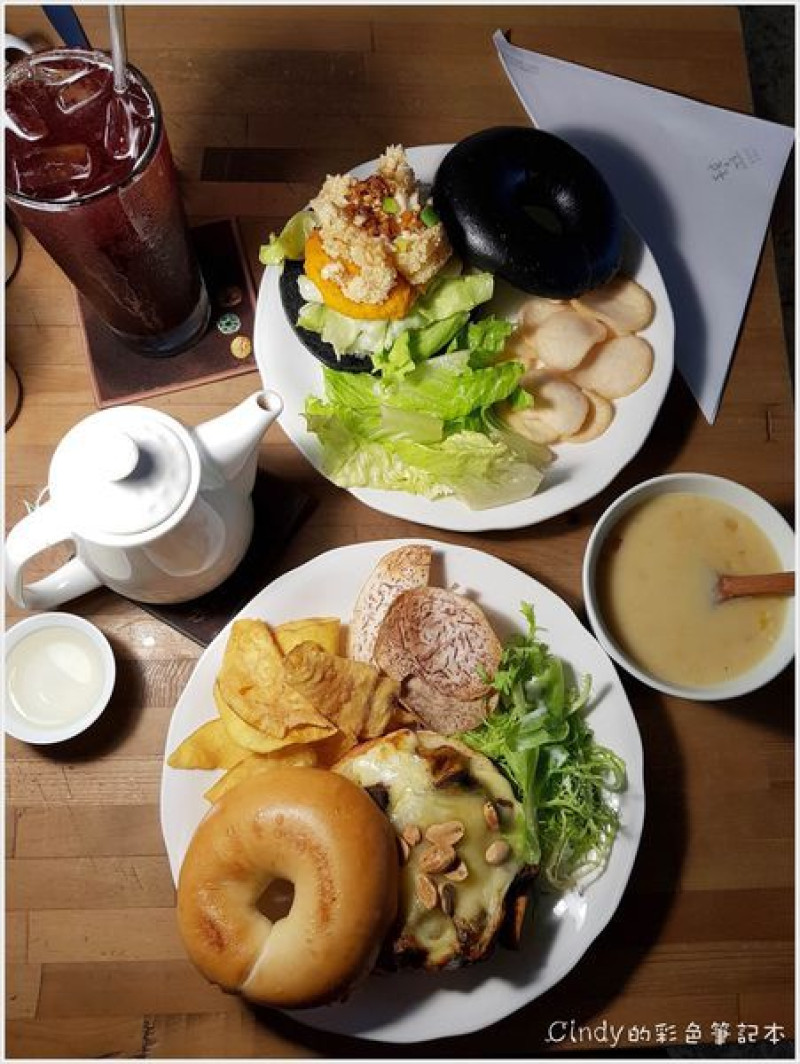 台北信義區四四南村【好丘GOOD CHOS】文青風~好吃多變的貝果早午餐!