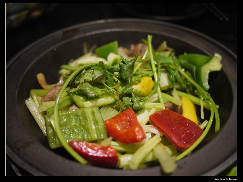 [石鍋樂]涮涮鍋結合石頭火鍋與干鍋有沒有搞頭ㄚ?