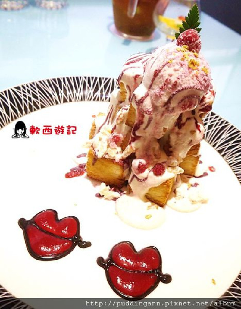 [食記]台北北車 跳舞香水Perfume Dance(站前店) 金磚蜜糖吐司 威尼斯風格變裝下午茶PARTY