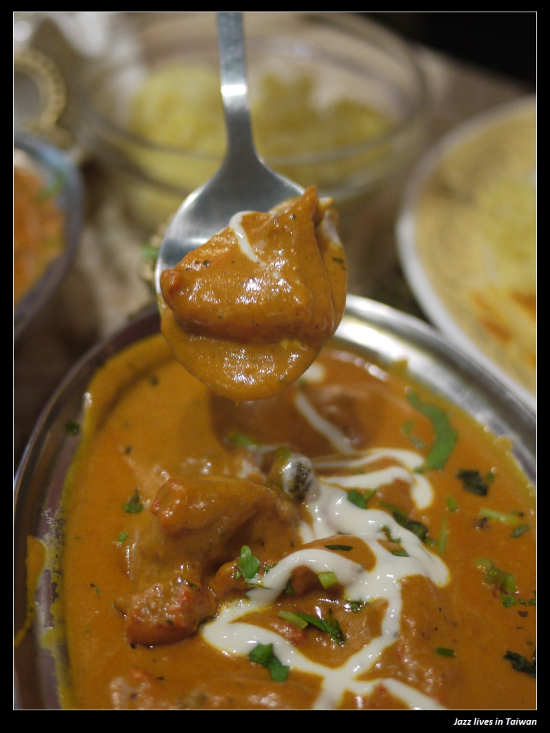 [印渡風情]烤餅沾印度咖哩醬超對味的啦!!! 來到了印度人的美食世界!!!