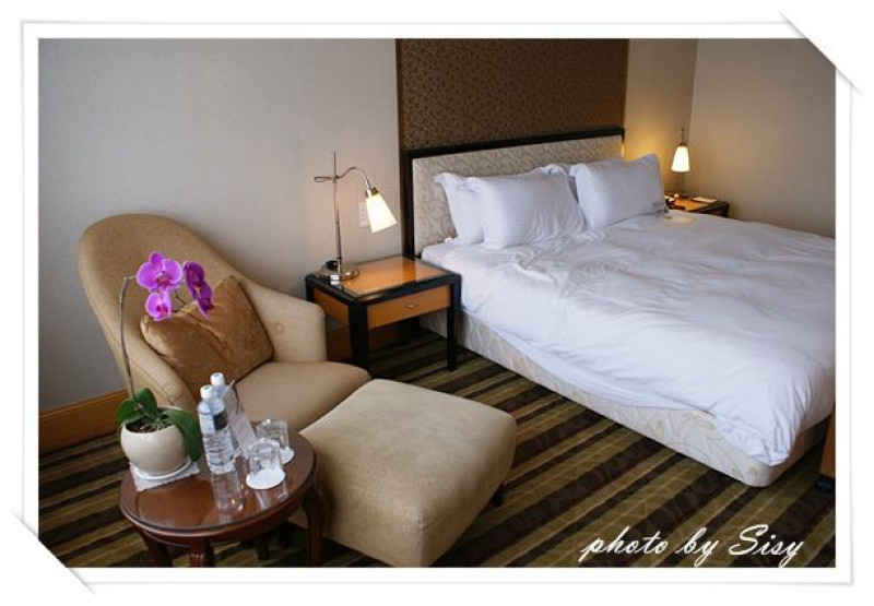 麗尊酒店 尊榮客房 ~ 充滿藝術氣息的行動美術館 ~ 高雄信義國小 文化中心捷運站 ~ 高雄住宿推薦 ~ 自來水公園