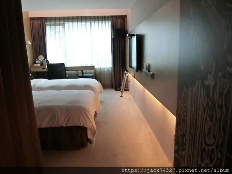 {台中住宿}承億文旅-台中鳥日子， 鐵件工廠改建工業風文創飯店，提供知名品牌「茶籽堂」盥洗用品，間約舒適台中出差旅店首選