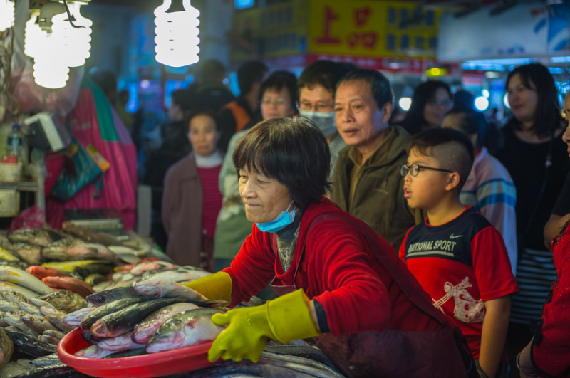 【嘉義景點】布袋漁港巡禮，這幾攤的魚貨超新鮮！逛市場吃美食好好玩
