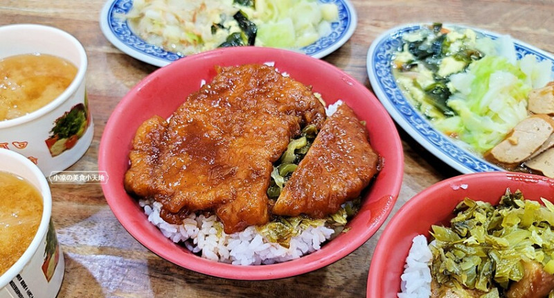 台中興大美食║傳統中式料理小吃中場無休息，只賣排骨飯、滷肉飯、爌肉飯！！