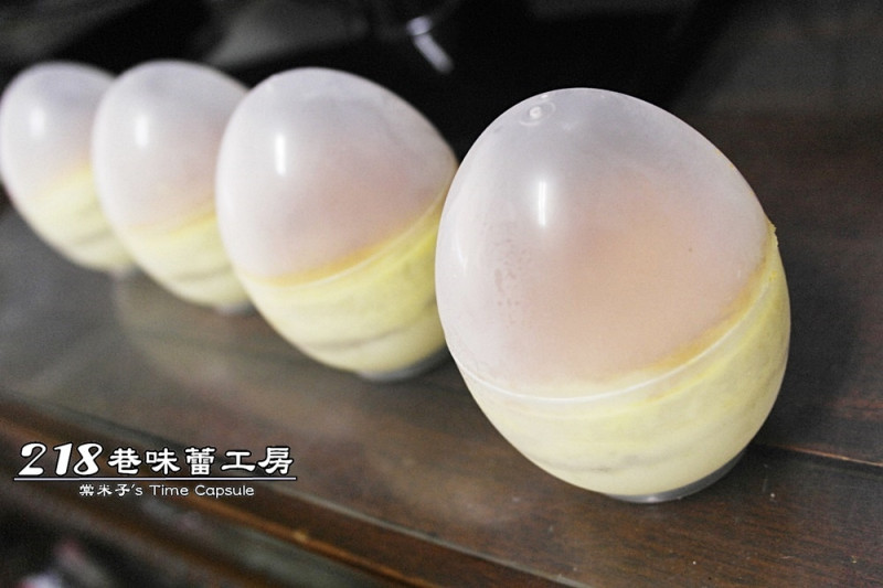 [宅配]218巷味蕾工房-像扭蛋般好玩又好吃的旗山巨蛋+濃郁的旗山香蕉捲!!