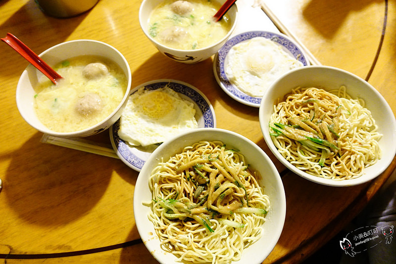 【台北宵夜】劉媽媽涼麵‧每到夜晚路邊總是停滿了汽車、機車！近京華城、饒河夜市