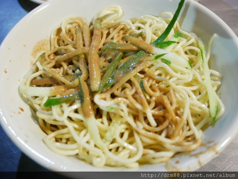 超狂～市民大道超熱門涼麵，劉媽媽涼麵，大排長龍吃宵夜。