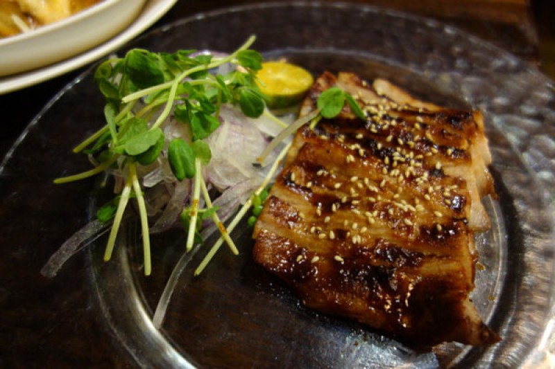 喀佈貍大眾和風串燒居酒洋食堂 信義安和站推薦燒烤居酒屋，料理精緻、氣氛好，宵夜、小酌、聚餐、包場推薦大安區日式居酒屋