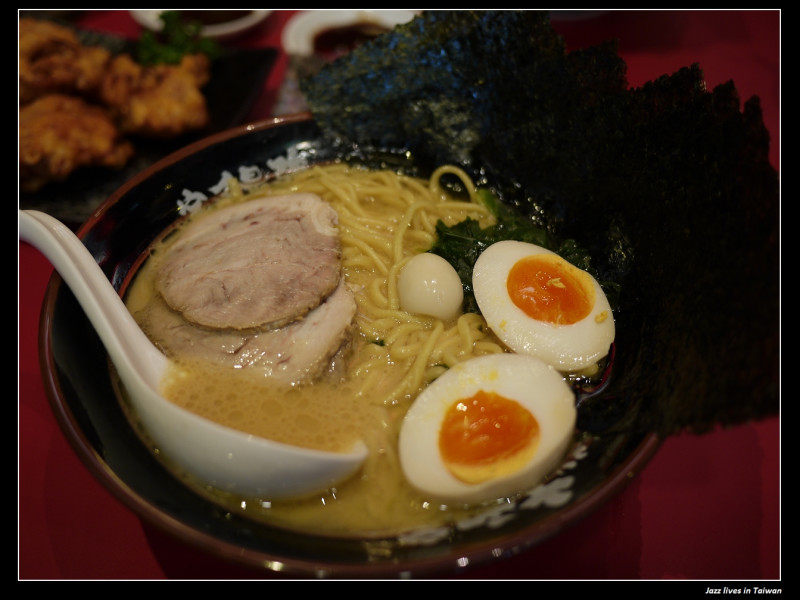 [橫濱家系大和家]在台灣少見的醬油拉麵與鹽味拉麵竟然這兒有!!!