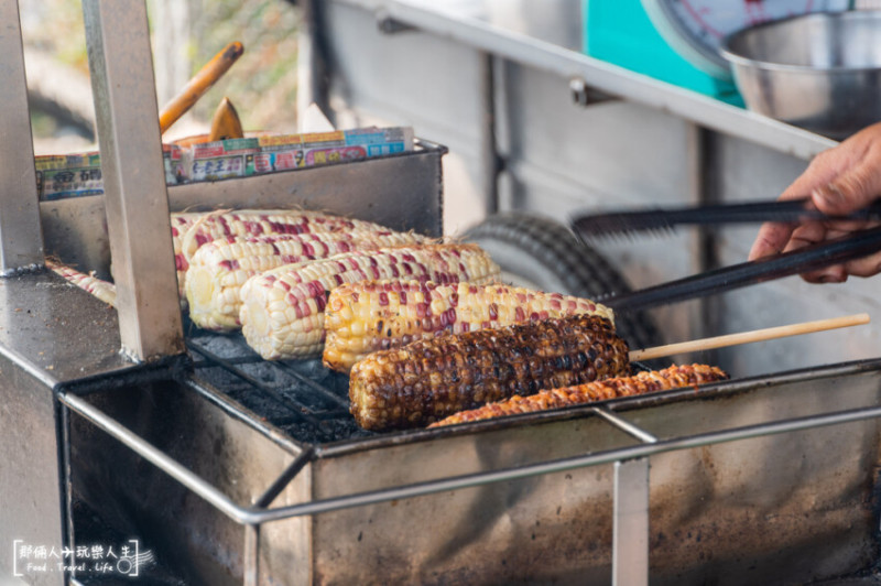 草屯老擔現烤玉米｜還沒開火就有客人來排隊，聽說隱藏版鬼椒醬只有在地人知道～
