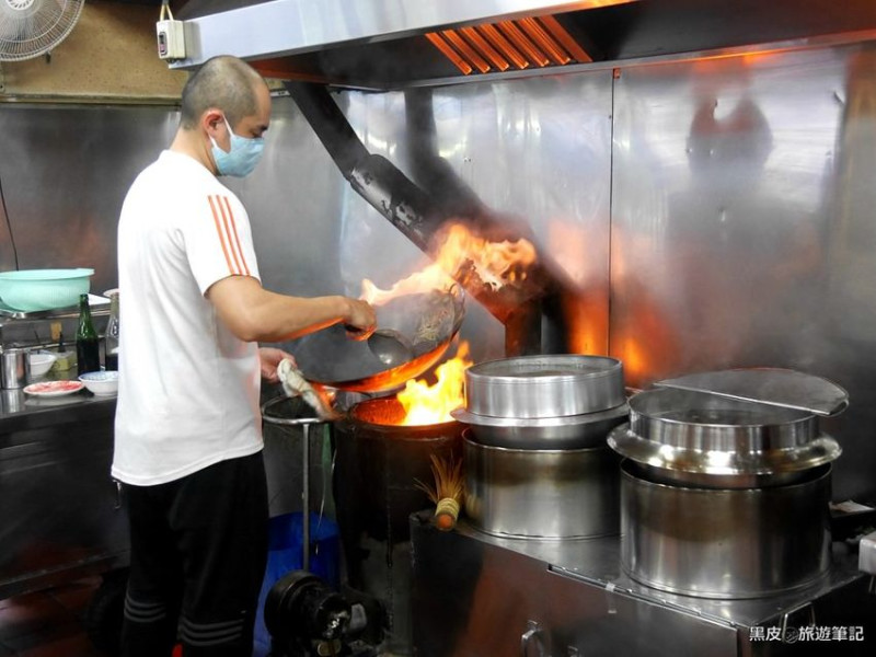 嘉義。美食│阿吉鱔魚麵，在地人推薦老店美食，一吃成主顧，嘉義必吃 - 黑皮的旅遊筆記