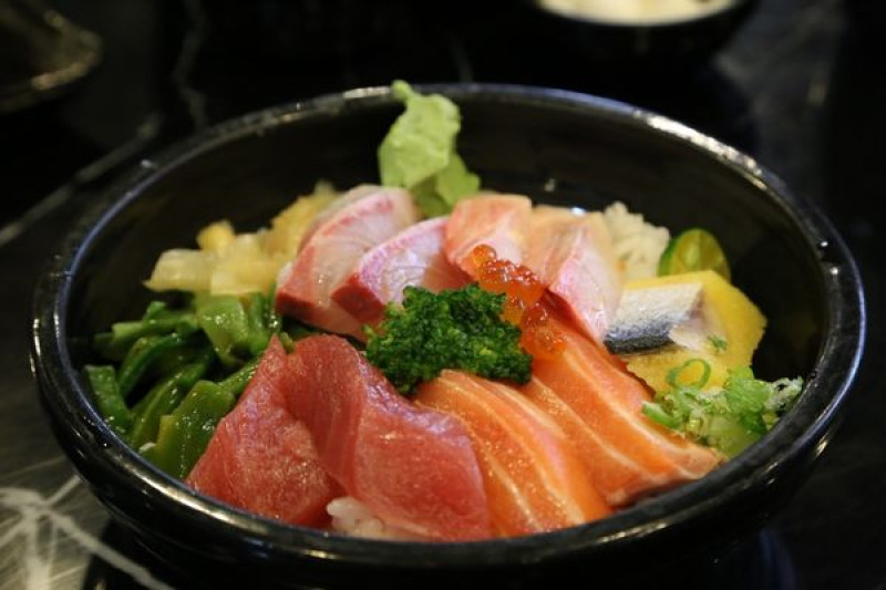 [桃園]東街日本料理。CP值超高的生魚片蓋飯