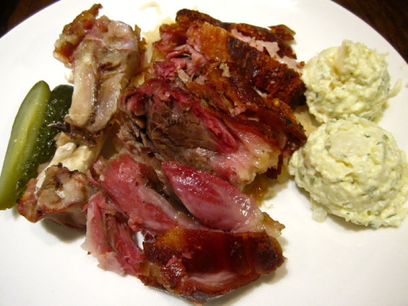 【東區美食】德國香烤啤酒豬腳香脆可口超美味-歐嬤柏林小館