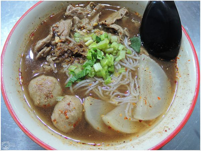 【星羽愛美食-台中】平價排隊泰國米粉湯小店，湯濃價廉美味好選擇，記得先點單拿號碼牌!!~泰粉味泰國米粉湯專賣店。