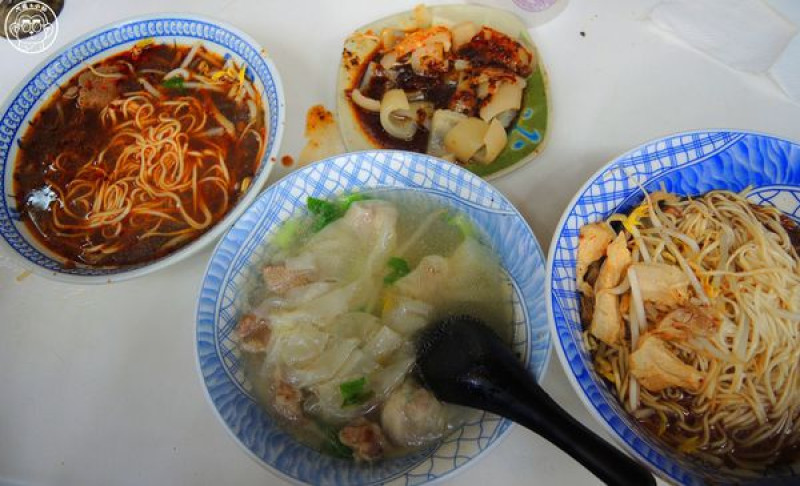 呷飽祙【新竹･大樹下黃媽媽麵店】冬冷夏熱也要吃的露天豬肝麵