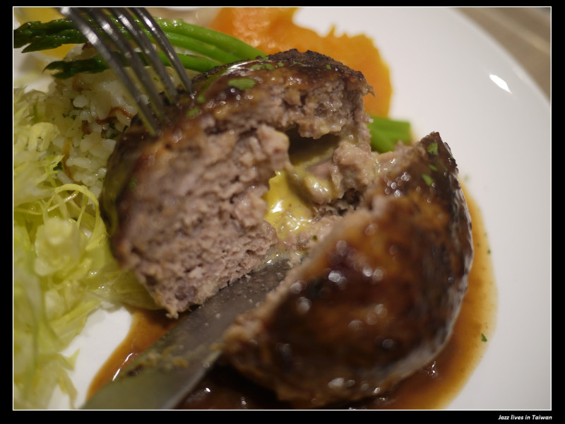 [日光咖啡館]好咖啡, 好餐點, 微風旁鬧中取靜的好所在~