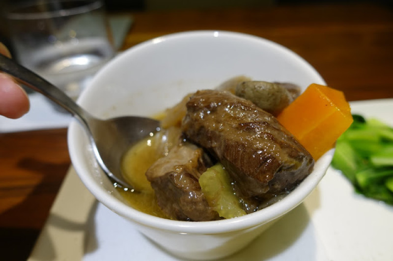 [食記] Has cafe 瀚斯咖啡。商業午餐。質感簡約樸實、平日不限時間 (中山站)