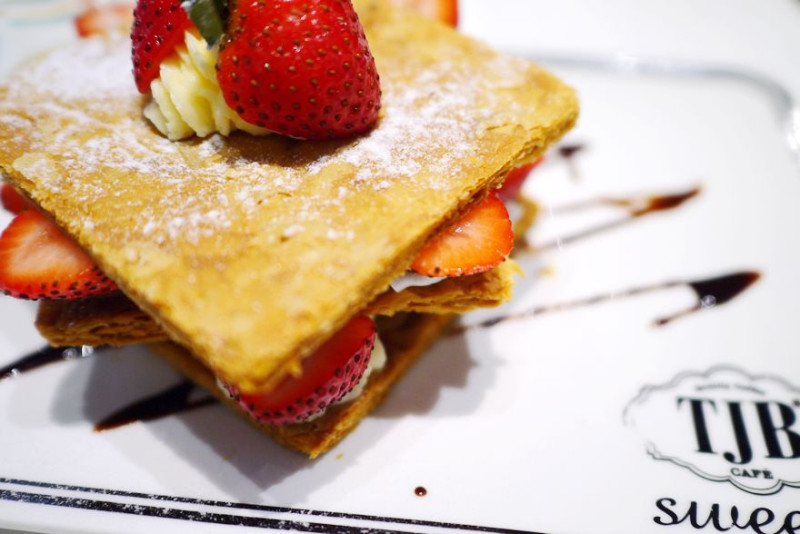 【台北】東區 TJB CAFÉ 敦南店 早午餐｜Brunch｜義大利麵｜甜點｜咖啡｜下午茶｜草莓千層♥♥♥