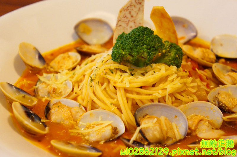 【台南-中西區】小巷裡的春天...巧遇可愛歪國人...薄餅/免服務費《MissBanana巴娜娜的早午茶趣》        
      