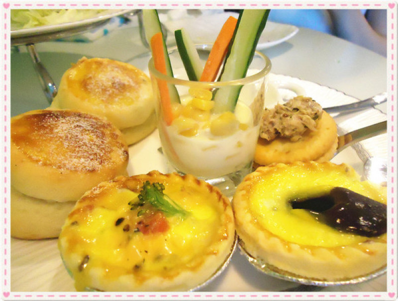 【台南食記-安平區】三層古典下午茶♥貴婦的維多利亞饗宴@棻園Cafe No.2              