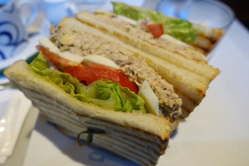 [食記] 誠品閱讀咖啡 Eslite Cafe。台北最早開始最晚關門的咖啡店! (敦南)