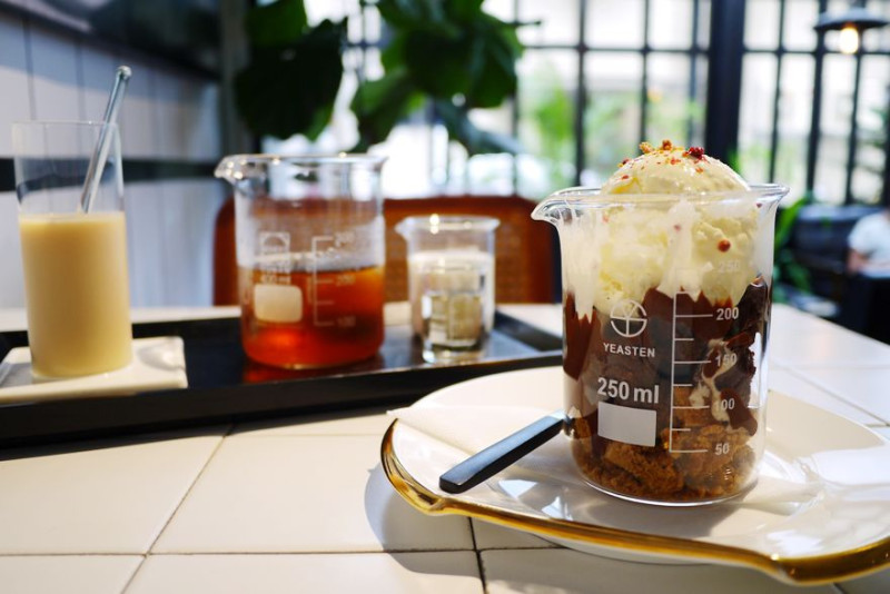 【台北】公館 好氏研究室 在實驗室裡喝咖啡做實驗‧冰杯甜點♥