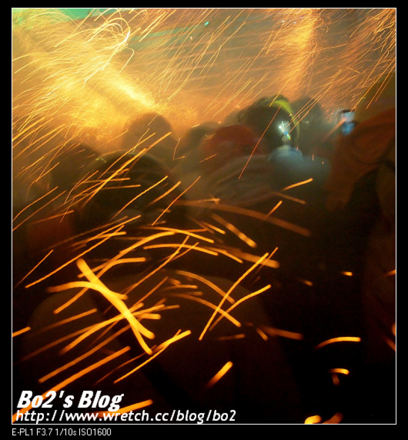 
台南.鹽水-2013鹽水蜂炮(不虛此行，雖然最後很悲慘的掉到水溝裡)
