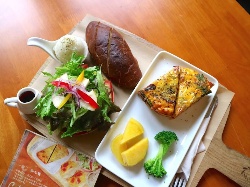 一緒二咖啡 Cafe Isshoni：隱身在百年老宅內的質感早午餐店，均一價$250元｜台南中西區早午餐推薦 - 進食的巨鼠