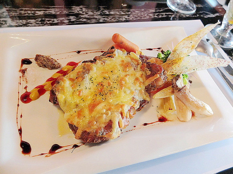 【新北市】ASYST亞仕帝義式廚坊-給你時尚奢華的用餐環境。享受平價的美味