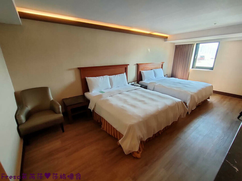 彰化飯店【康橋商旅】舒適敞亮家庭房型.午茶點心豐盛早餐ＣＰ值高│樓下逛菜市場超熱鬧│員林火車站│彰化員林