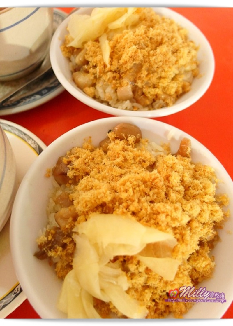 ◆高雄。鳳山區。美食推薦◆鳳山夜市-張記米糕+豬腦髓湯~隨時能補腦一下的美味宵夜