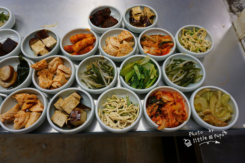 [桃園林口] CP值超高:韓式小菜吃到飽(銅盤烤肉/豆腐鍋/石鍋拌飯/海鮮煎餅):長庚旁邊:韓之味,大學生的最愛(平均消費200元)。