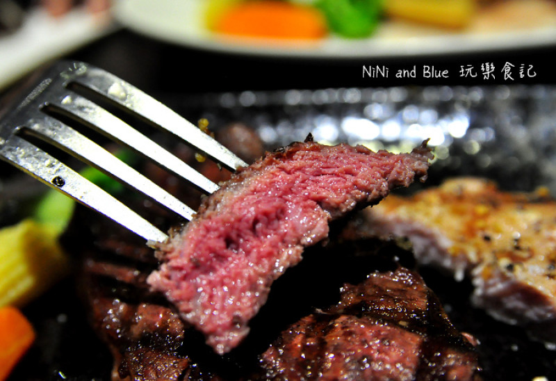 【台北】小惡魔炭燒牛排~人氣破表的炭燒牛排，高cp值平價吸睛