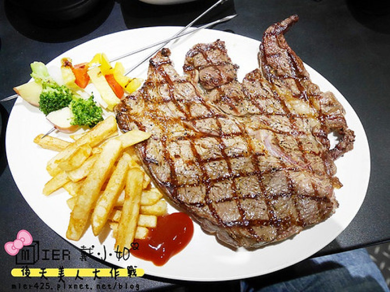 【食記】平價大份量 中和小惡魔炭燒牛排 炭烤原肉牛排 永安市場捷運站  