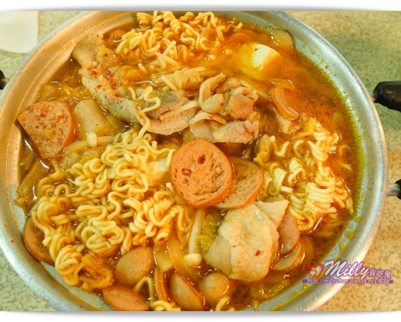 ◆高雄。三民區。美食推薦◆鼎山夜市-大韓民國(正統韓國歐巴掌廚之超平價美軍部隊鍋)