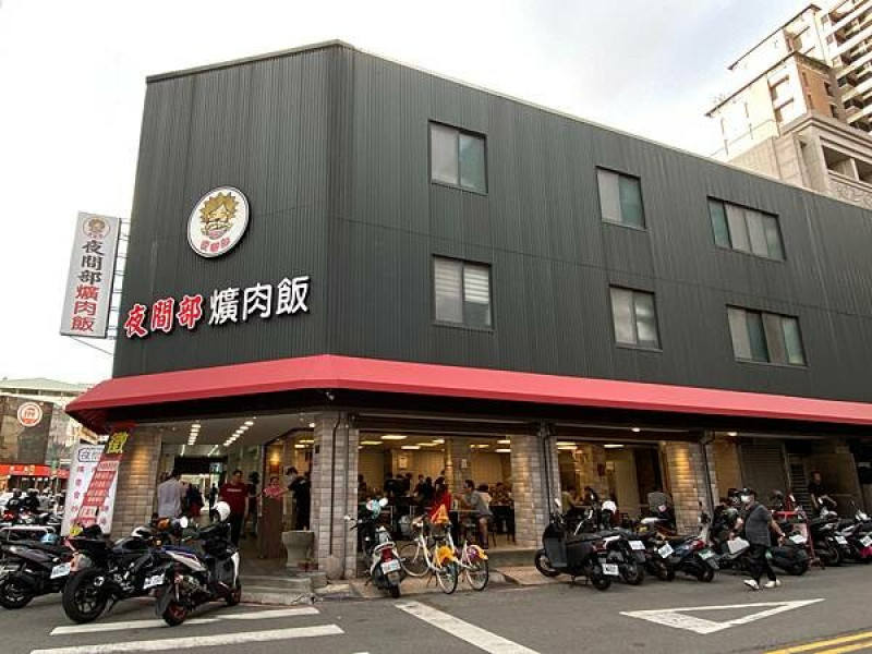 【台中 小吃】夜間部爌肉飯，夏天也很適合吃沒有油膩感的超Q彈爌肉飯~有推