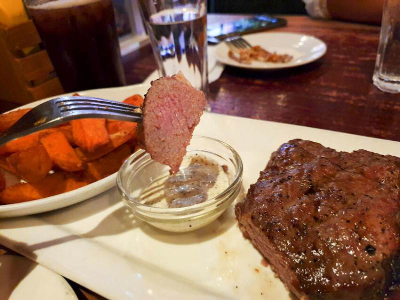 【捷運巨蛋站美食】Foster Hewitts Pub and Grill 加楓餐廳 美式運動酒吧 聚餐小酌好去處