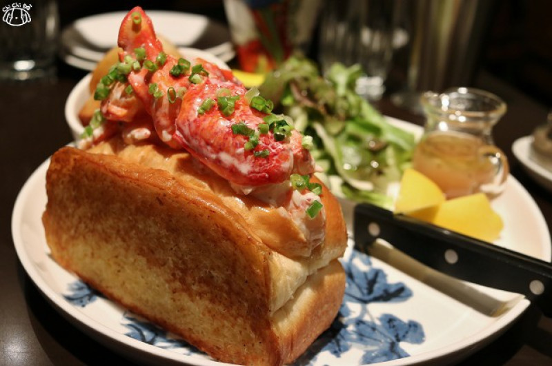 【台北大安．忠孝敦化站】咖啡弄Coffee Alley（忠孝店）-東區咖啡廳推薦 超好吃龍蝦三明治！