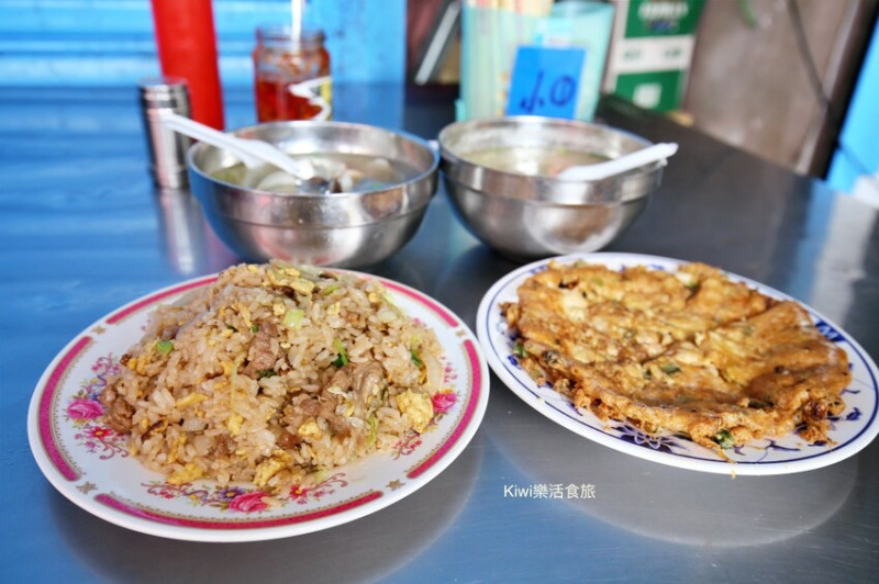 南投埔里雨傘店阿川麵店，埔里在地美食推薦炒飯.豬腦湯跟豬腦煎蛋