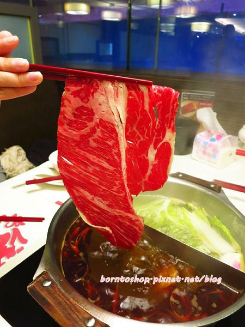 [美食] 台北 N訪滿堂紅頂級麻辣鴛鴦火鍋 (忠孝復興站)