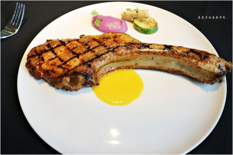 [台北松山]L先生義法餐廳Monsieur L Restaurant|假日午間套餐四道菜(前菜+湯品+主菜+甜點)|炭烤戰斧豬排、美國頂級肋眼牛排|慶生約會餐廳推薦