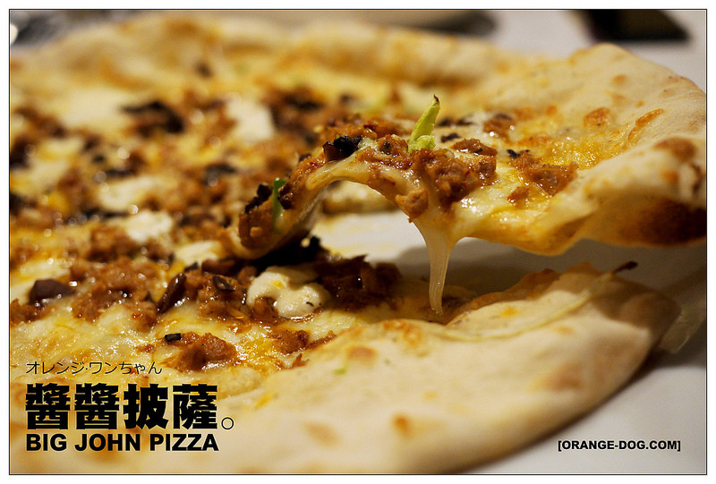 【府城漫步食記】醬醬披薩 Big John Pizza│東區：英國主廚慢工出細活~美味墨西哥辣腸牛蕈菇披薩