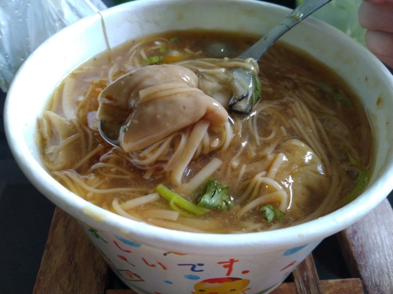 【新北美食】陳記油粿肉圓|三重隱藏版小吃,平價又料多實在的大腸麵線:一吃就上癮!